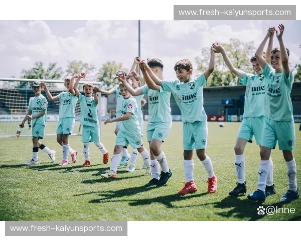 绿茵逐梦，荣耀之巅：不莱梅与赫塔的绿白与蓝白交锋